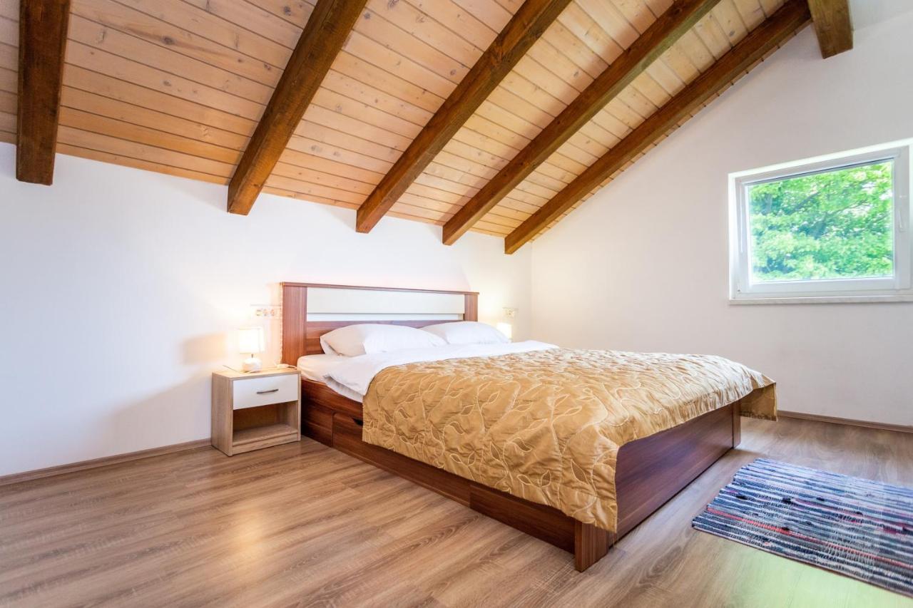 Apartmani Cerovecki クラピナ エクステリア 写真