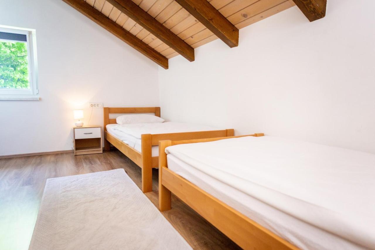 Apartmani Cerovecki クラピナ エクステリア 写真